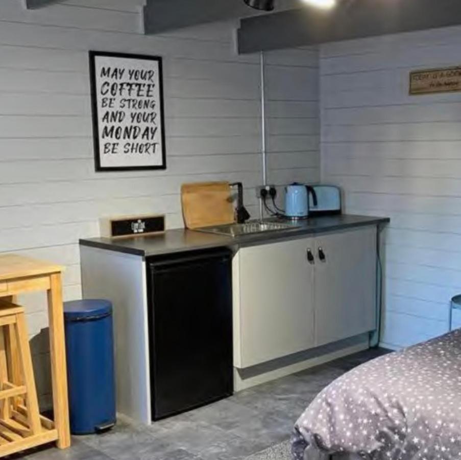 Cosy, Self-Contained Garden Room In City Centre! Херефорд Экстерьер фото